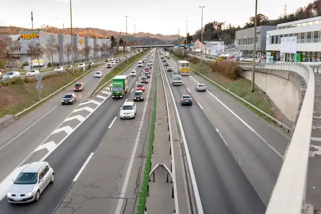 mindestgeschwindigkeit-autobahn-und-autostrasse