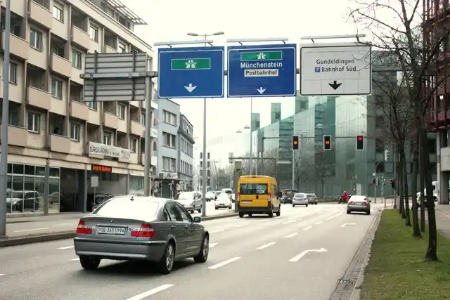 rechts-vorbei-fahren