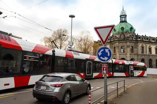 i-tram-hanno-la-precedenza