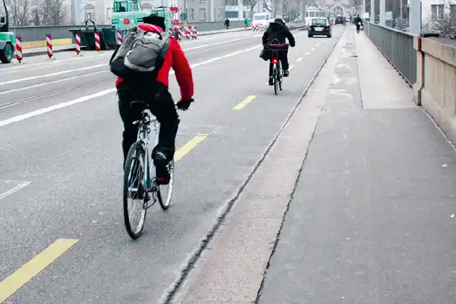 angepasste-geschwindigkeit%3A-fahrradfahrer