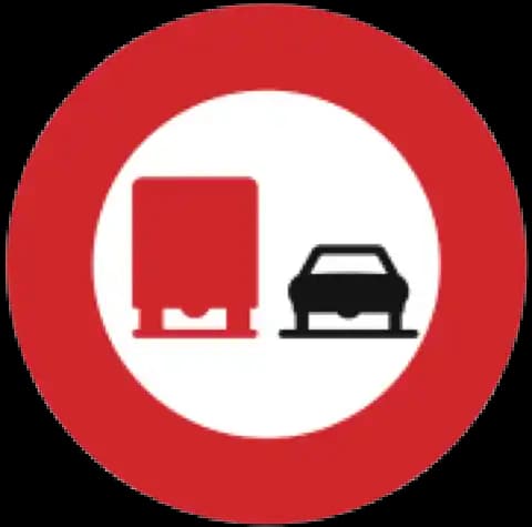 divieto-di-sorpasso-per-gli-autocarri-(art.-26)
