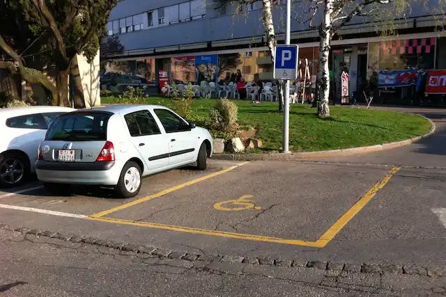 zone-di-parcheggio-per-persone-con-mobilita-ridotta